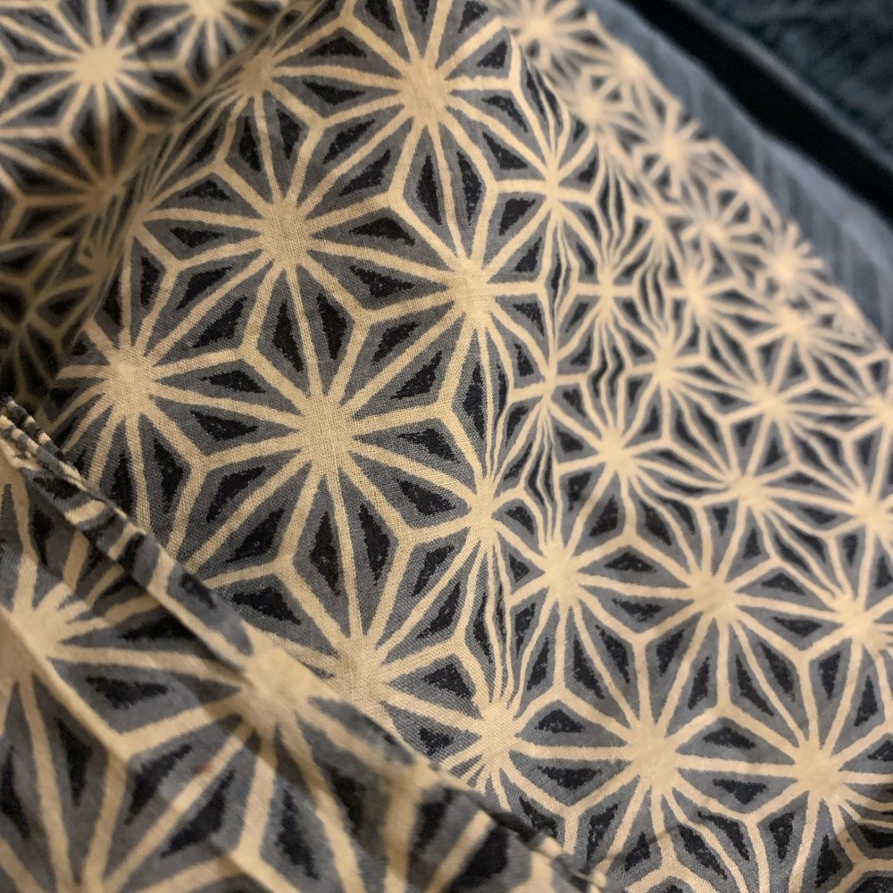 Geometric Patterned long Scarf - Picture 7 of 8